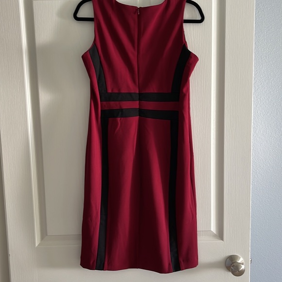 🎉 2X HOST PICK 🎉 Wine color Colorblock sheath sleeveless stretch dress - NWT - Picture 5 of 12